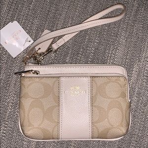 Coach wristlet ~ offers welcome!